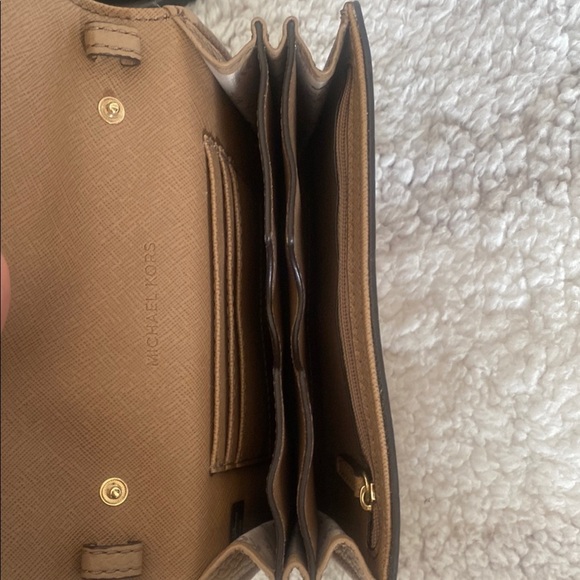 Michael Kors Taupe Leather Wallet with Gold Logo - Picture 4 of 9